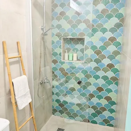 Gorgeous & Charming With Covered Terrace דירה ארסיפה