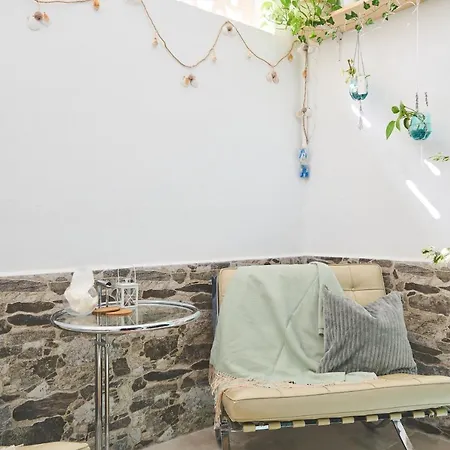 Gorgeous & Charming With Covered Terrace ארסיפה