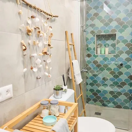 Gorgeous & Charming With Covered Terrace דירה